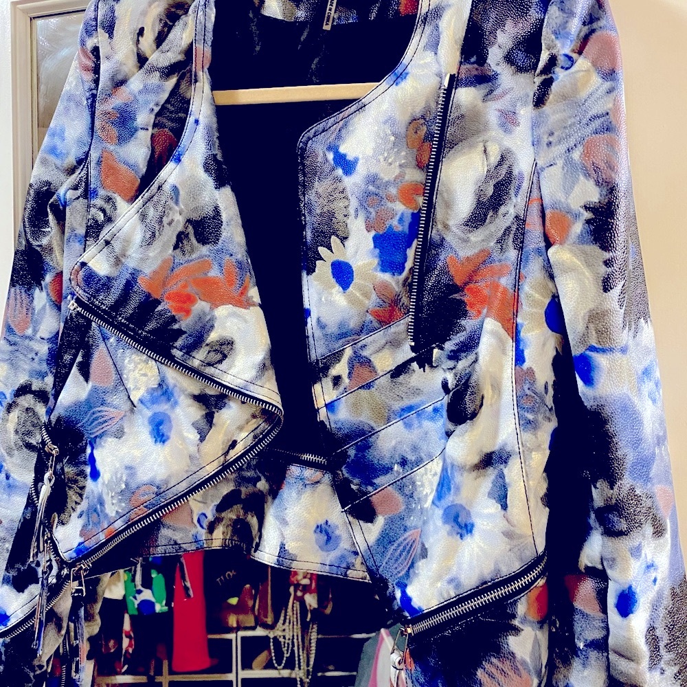 Female jacket - Picture 4 of 5